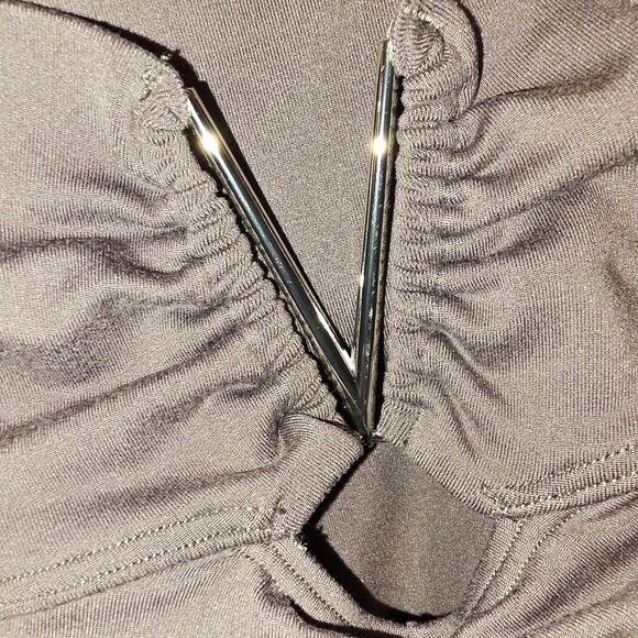 BOMBSHELL "VICTORY" SPORTSWEAR Sz S Metal V Scrunch Butt Workout Leggings Gray - Picture 4 of 9